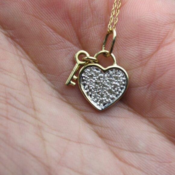 10k Diamond Heart Loch-Key & Necklace set - Picture 2 of 5